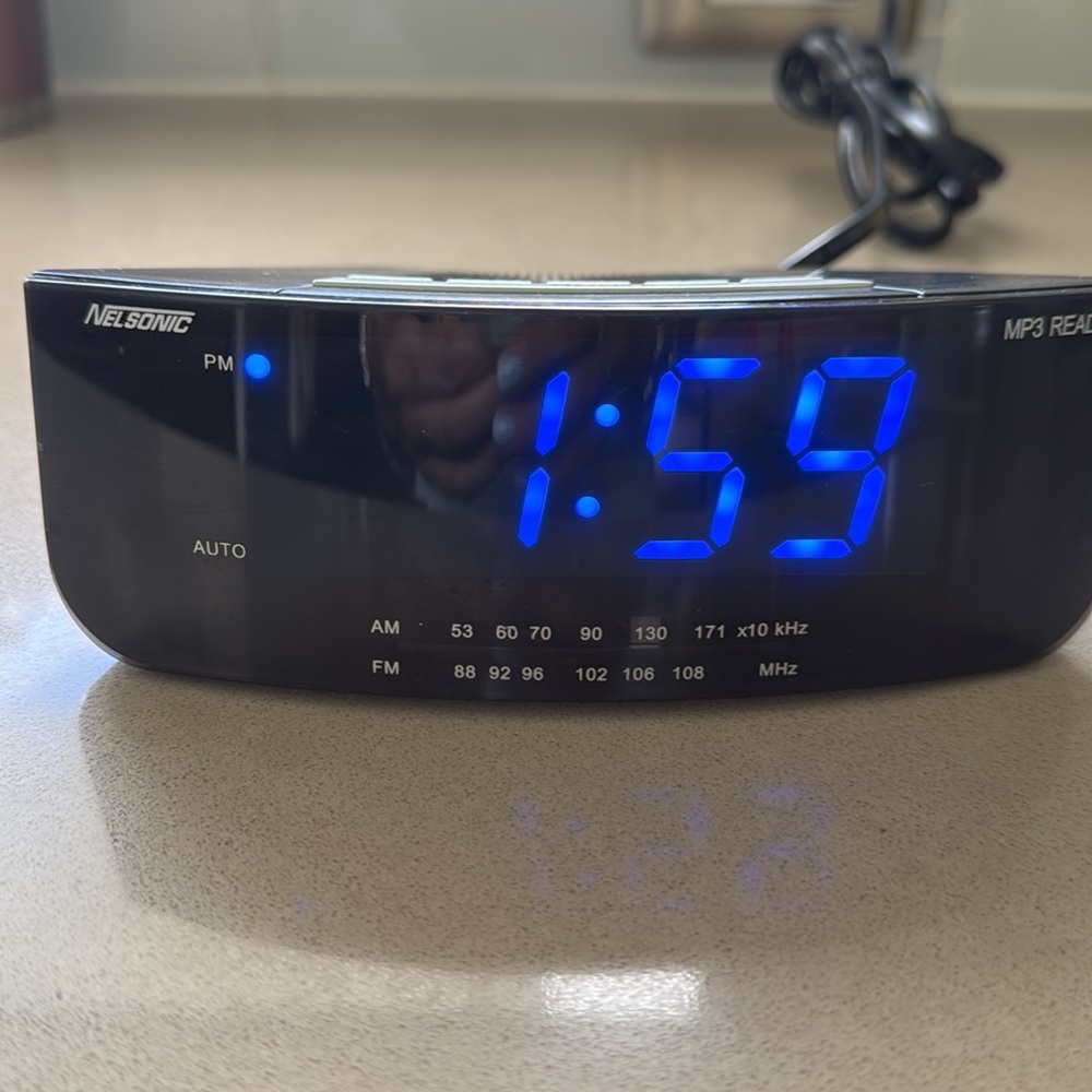 Nelsonic Alarm Clock Radio
Fm/Am radio
Alarm
In great condition